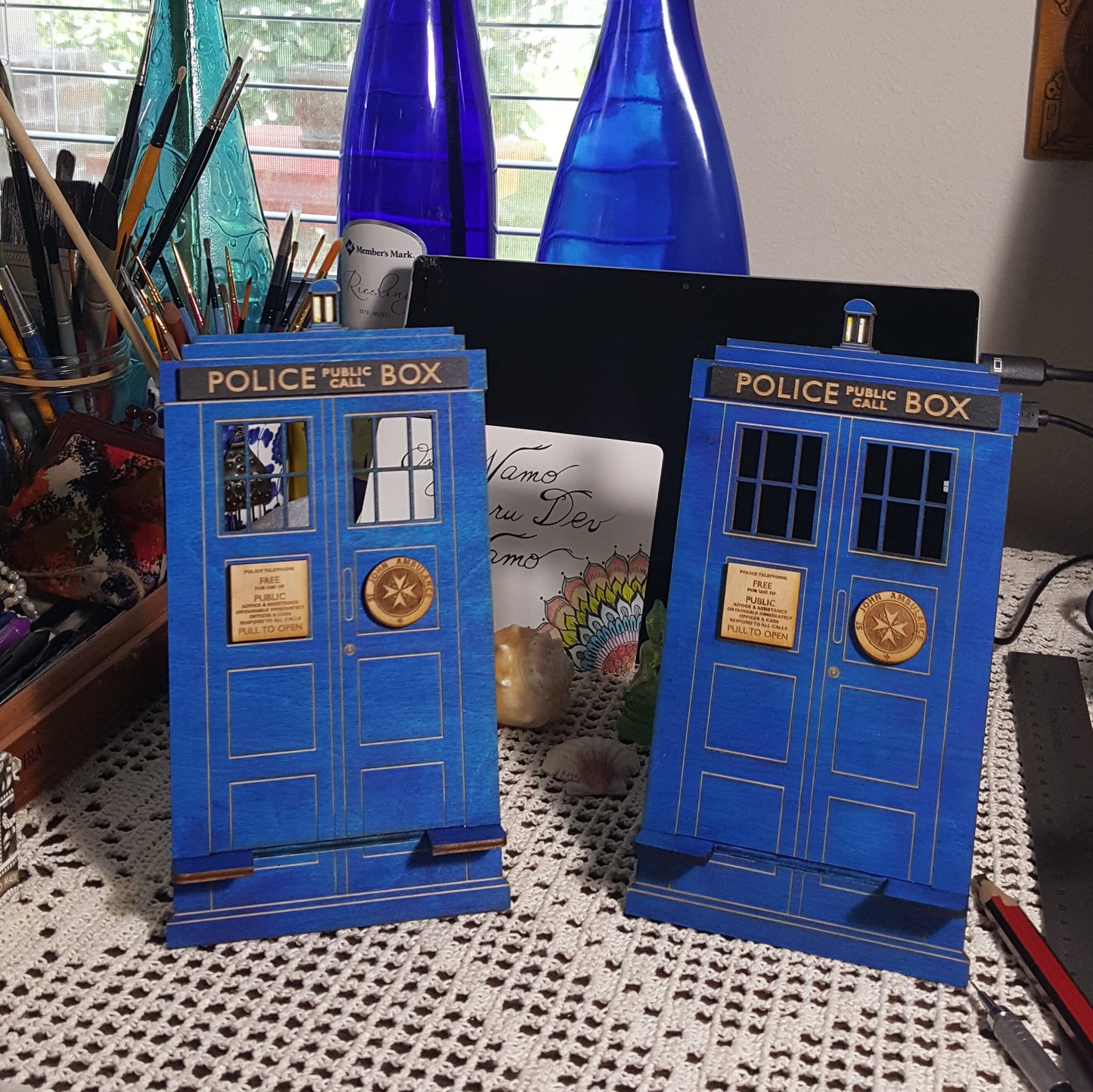Doctor Who TARDIS Cell Phone Stand